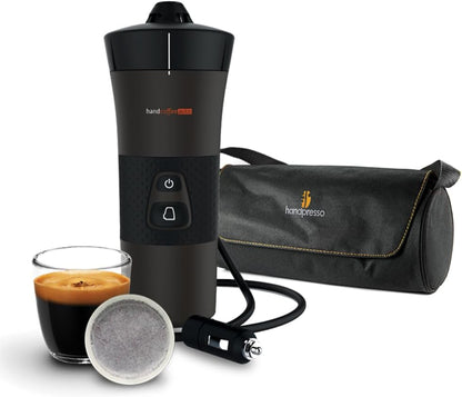– Handcoffee Auto Set 21002 | Pack Avec Machine a Café/Sac De Transport/Tasse/Serviette | Cafetiere 12V Pour Dosette Senseo - Cafetiere Allume Cigare - Cafetière Voiture, Camping-Car